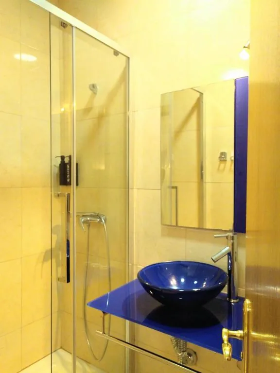 Habitación Doble con ventana interior — Hostal Nersan2