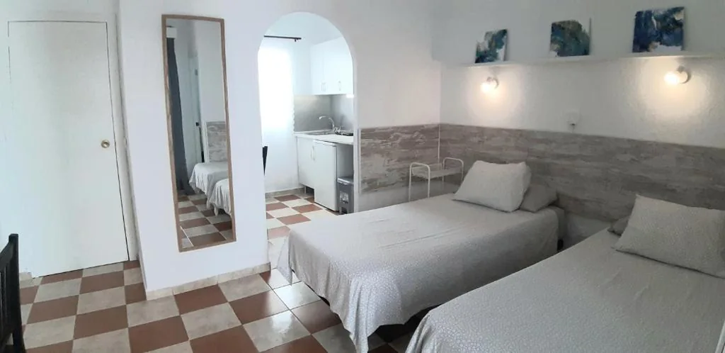 Estudio con balcón — Hostal Nevada