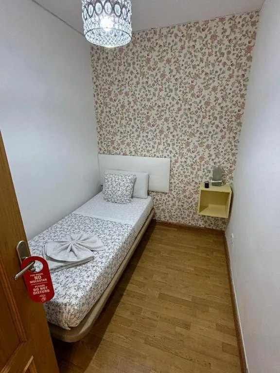 Camera singola economica con bagno in comune — Hostal New Dream Madrid