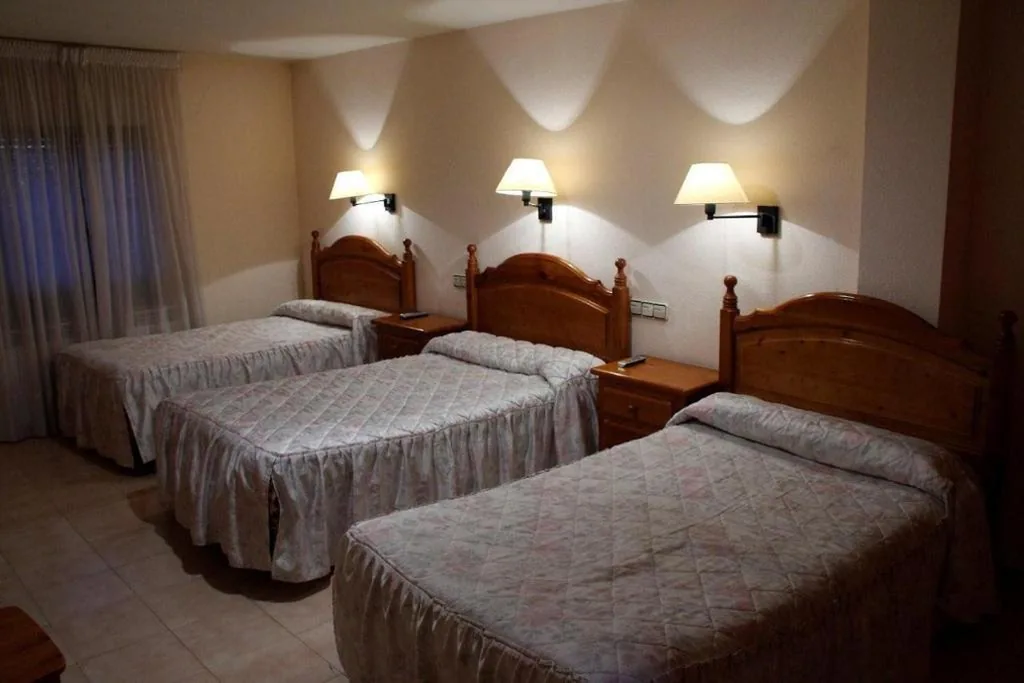 Habitación Triple — Hostal Nicolás