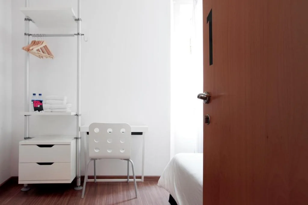 Tweepersoonskamer met gedeelde badkamer — Hostal Nitzs Bcn