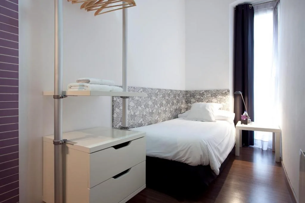 Eenpersoonskamer met gedeelde badkamer — Hostal Nitzs Bcn