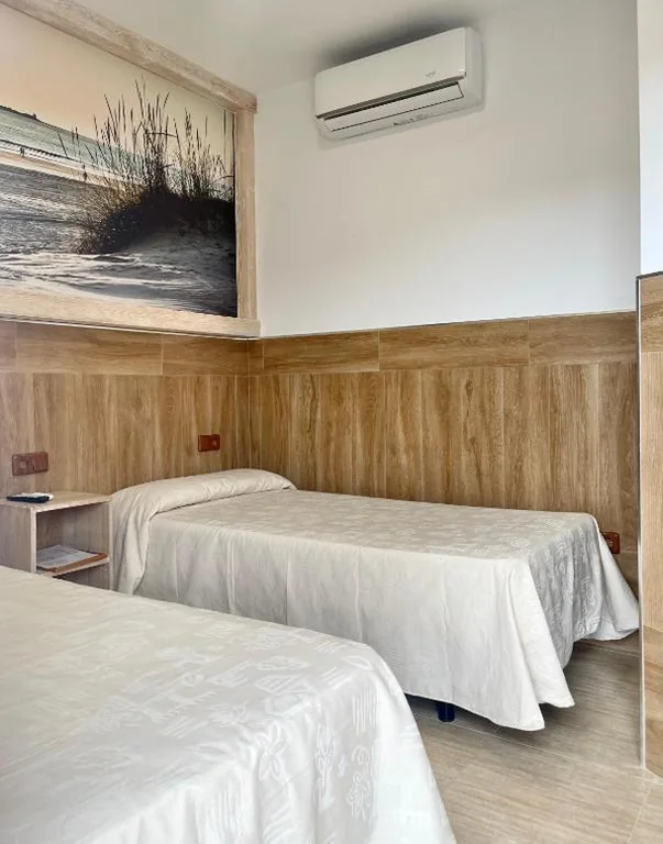 Habitación Doble - 2 camas — Hostal Noli