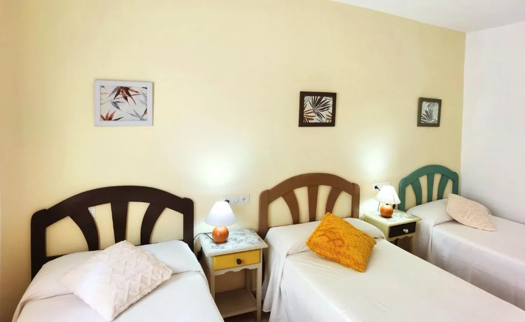 トリプルルーム — Hostal Noray