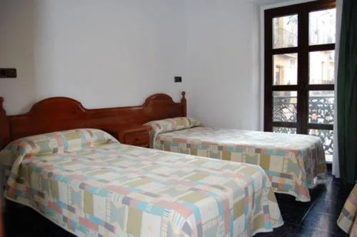 Habitación Triple — Hostal Noria