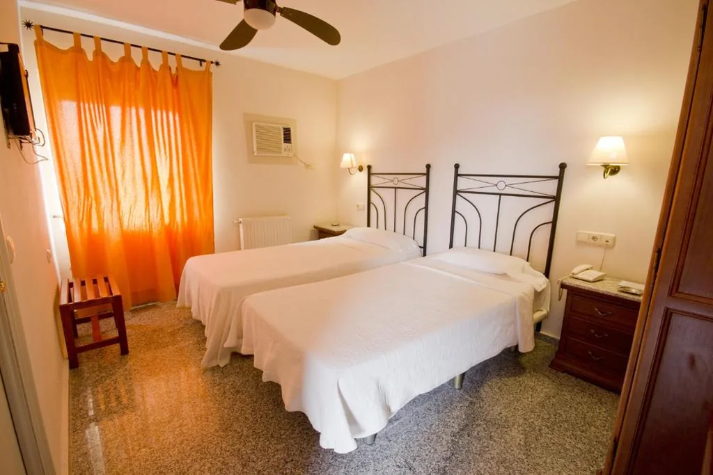 Chambre double - 2 lits — Hostal Nueva Andalucia