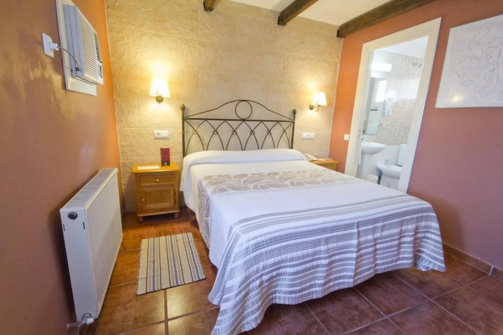 Chambre double avec baignoire spa — Hostal Nueva Andalucia