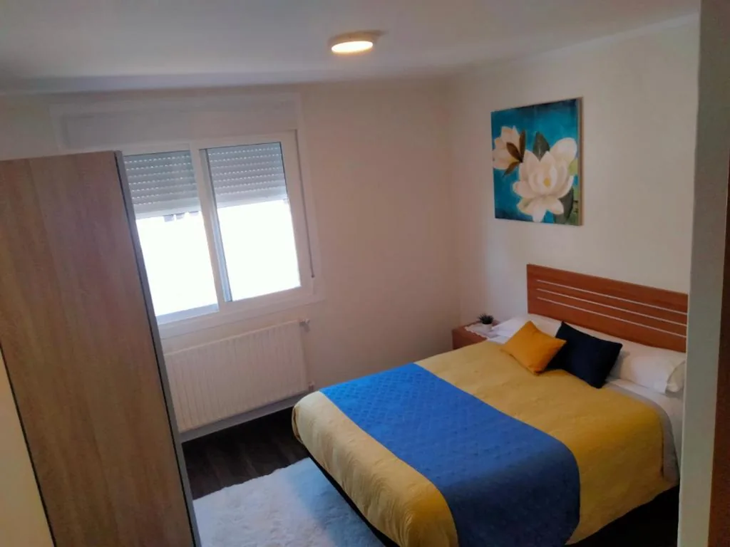 Habitación Familiar (2 adultos + 1 niño) — Hostal Nuevo Alonso