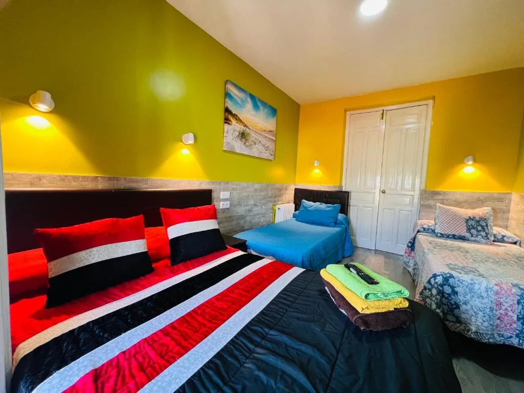 Camera Quadrupla con bagno in comune — Hostal Numancia