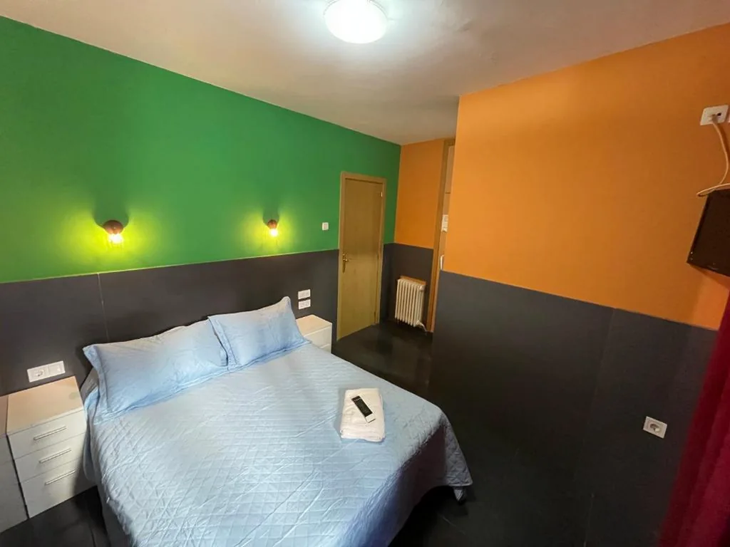 Camera Doppia Premier con bagno privato — Hostal Numancia