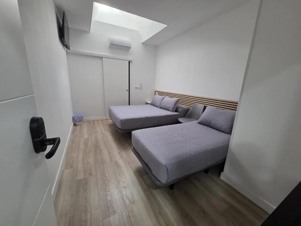 Quarto Triplo Conforto — Hostal NV Palacio Congresos