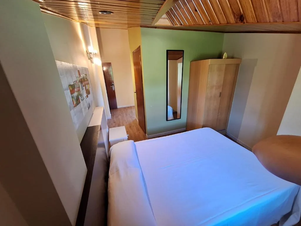 バルコニー付きトリプルルーム — Hostal O Galeón San Luis
