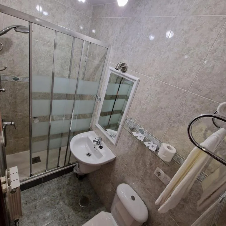 デラックストリプルルーム — Hostal O Galeón San Luis