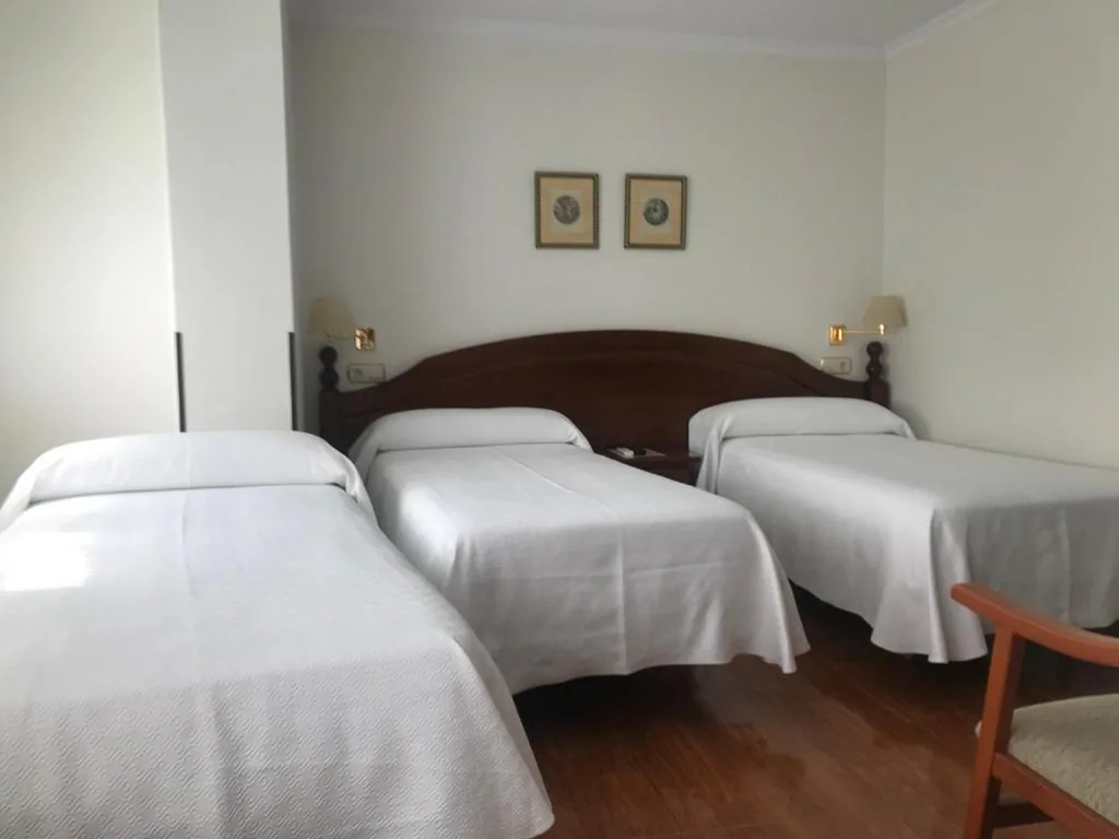 Dreibettzimmer — Hostal O Portiño