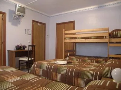 Habitación cuádruple — Hostal Oasis