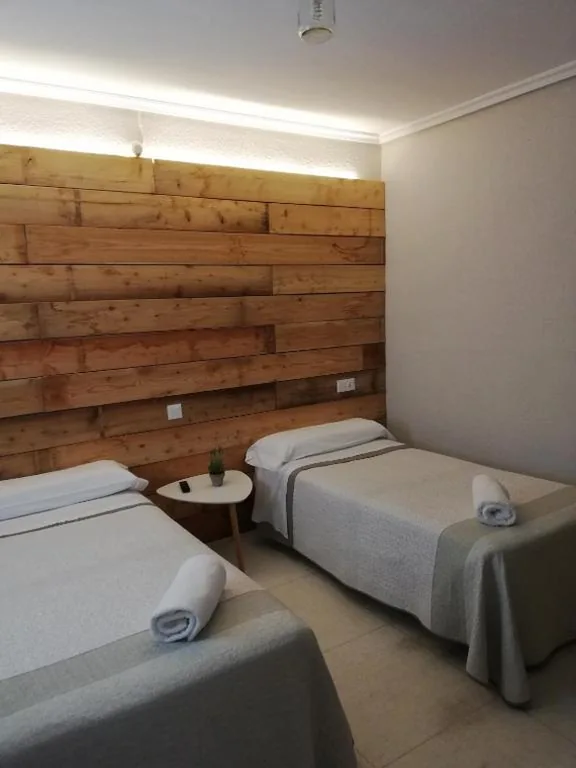 Camera doppia con 2 letti — Hostal Ochoa