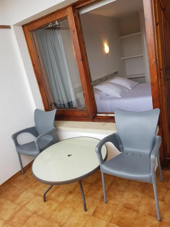Habitación Doble con vistas al mar — Hostal Ondina