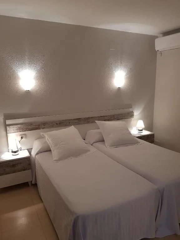 Habitación Doble Pequeña - 2 camas — Hostal Ondina