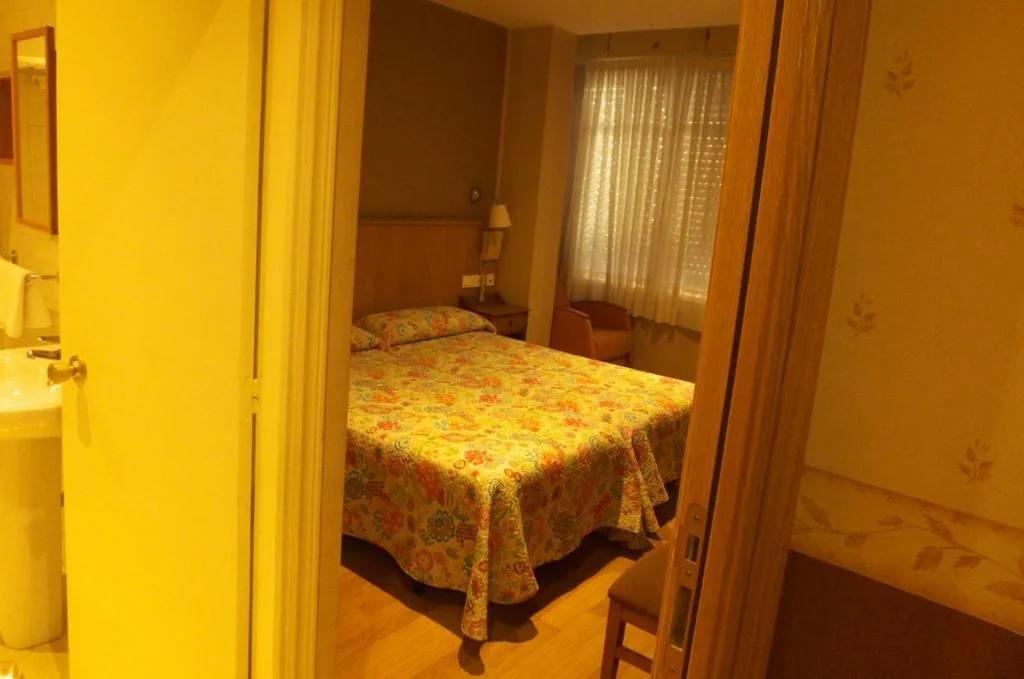 Zweibettzimmer - 2 Betten — Hostal Orejas