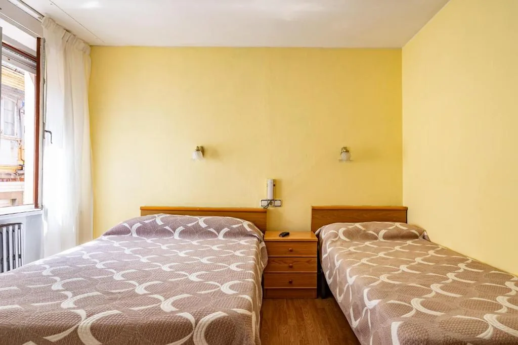 Camera Doppia Deluxe con vasca — Hostal Oria