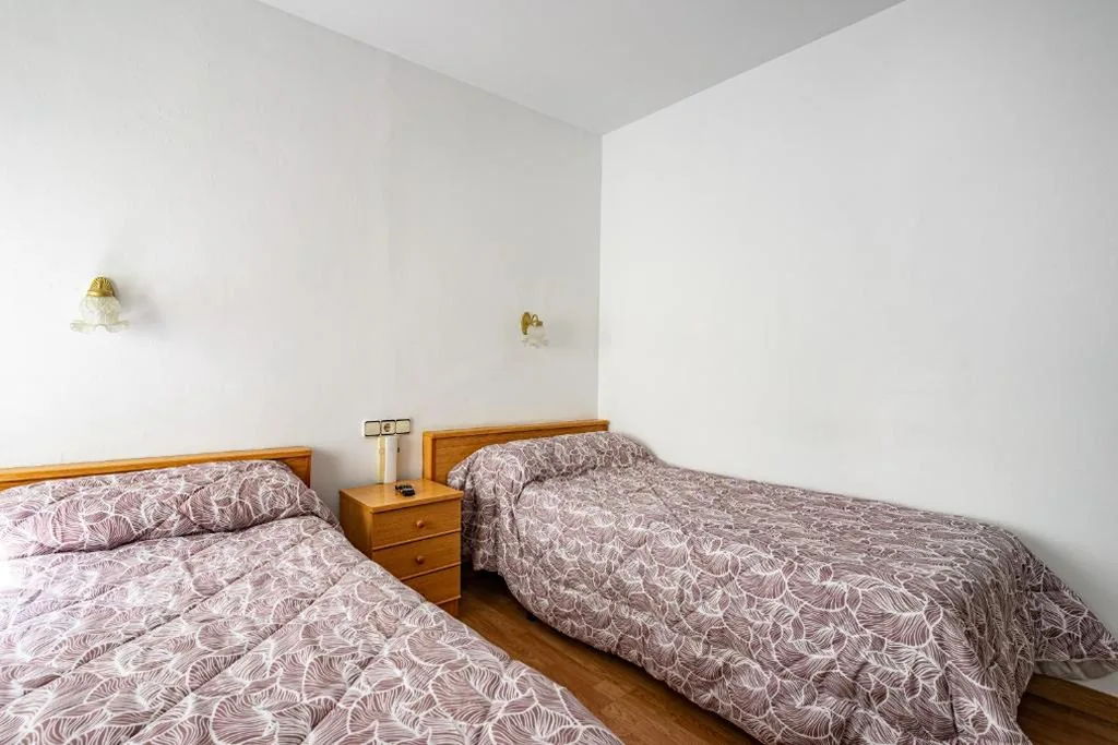 Camera Doppia Deluxe con vasca — Hostal Oria