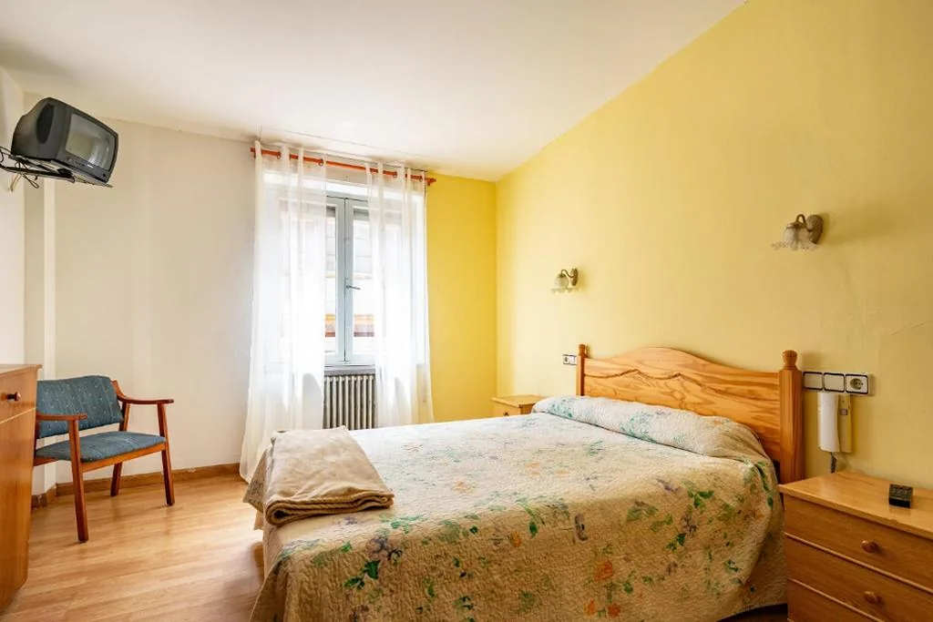 Camera Singola con vasca — Hostal Oria