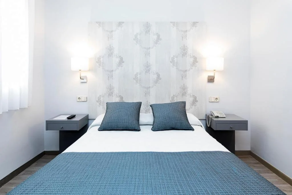 Economy Double Room — Hostal Oriente