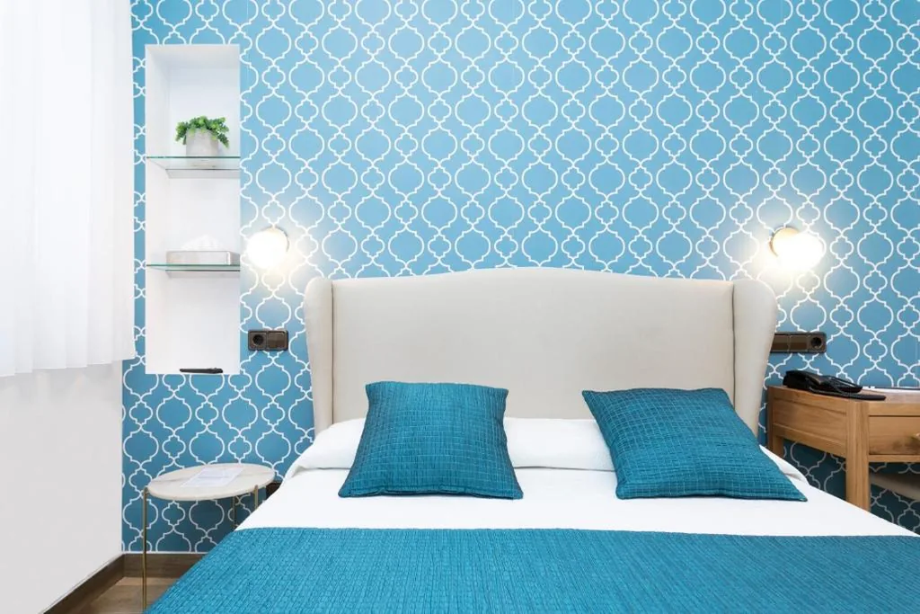 Standard Double Room — Hostal Oriente