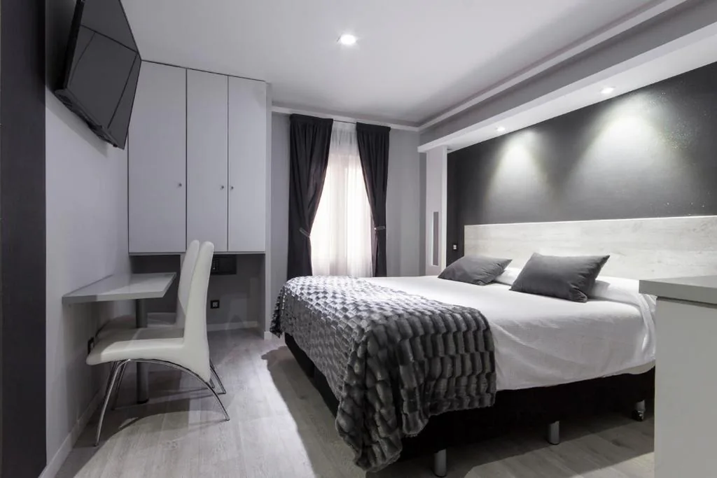 Habitación Doble — Hostal Overnight Madrid