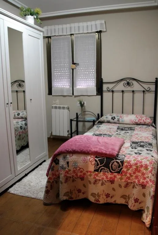 Camera singola con bagno privato — Hostal pachin