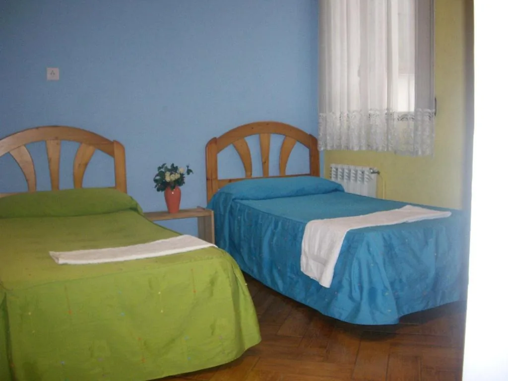 Standaardkamer met gedeelde badkamer - 2 bedden — Hostal Pacios