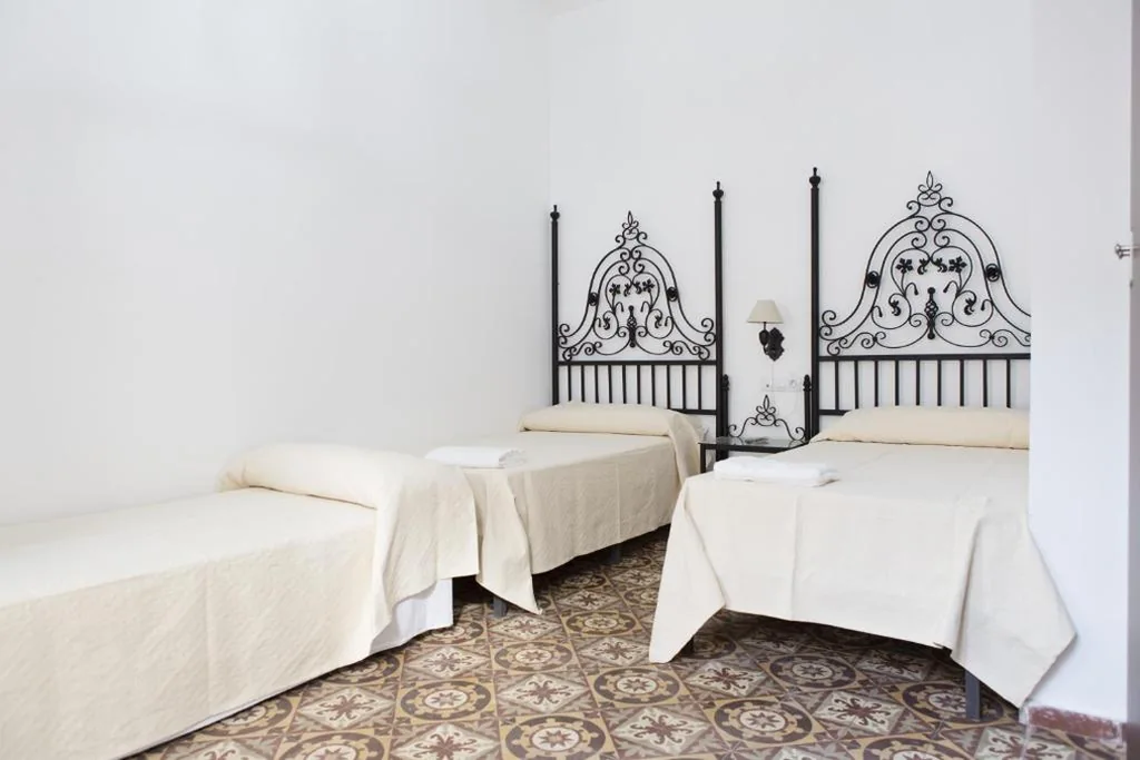 Habitación Triple — Hostal Palacio del Corregidor
