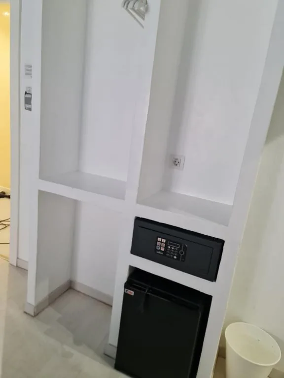 Habitación con cama grande — Hostal Palacio Madrid