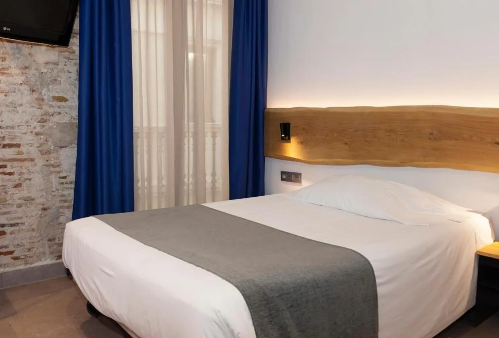 ダブルルーム — Hostal Paris