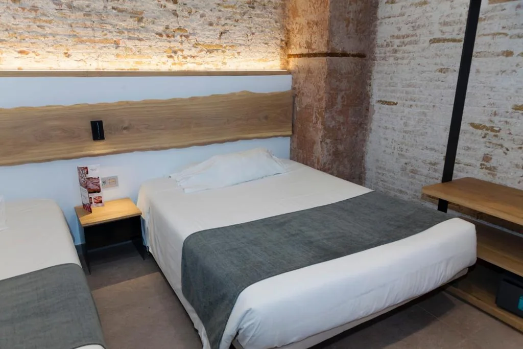 トリプルルーム — Hostal Paris