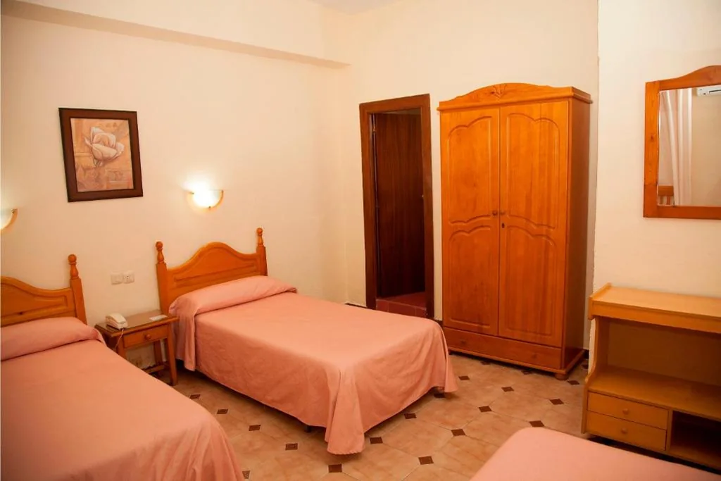 Driepersoonskamer — Hostal París