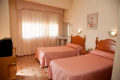 Hostal París — foto 2