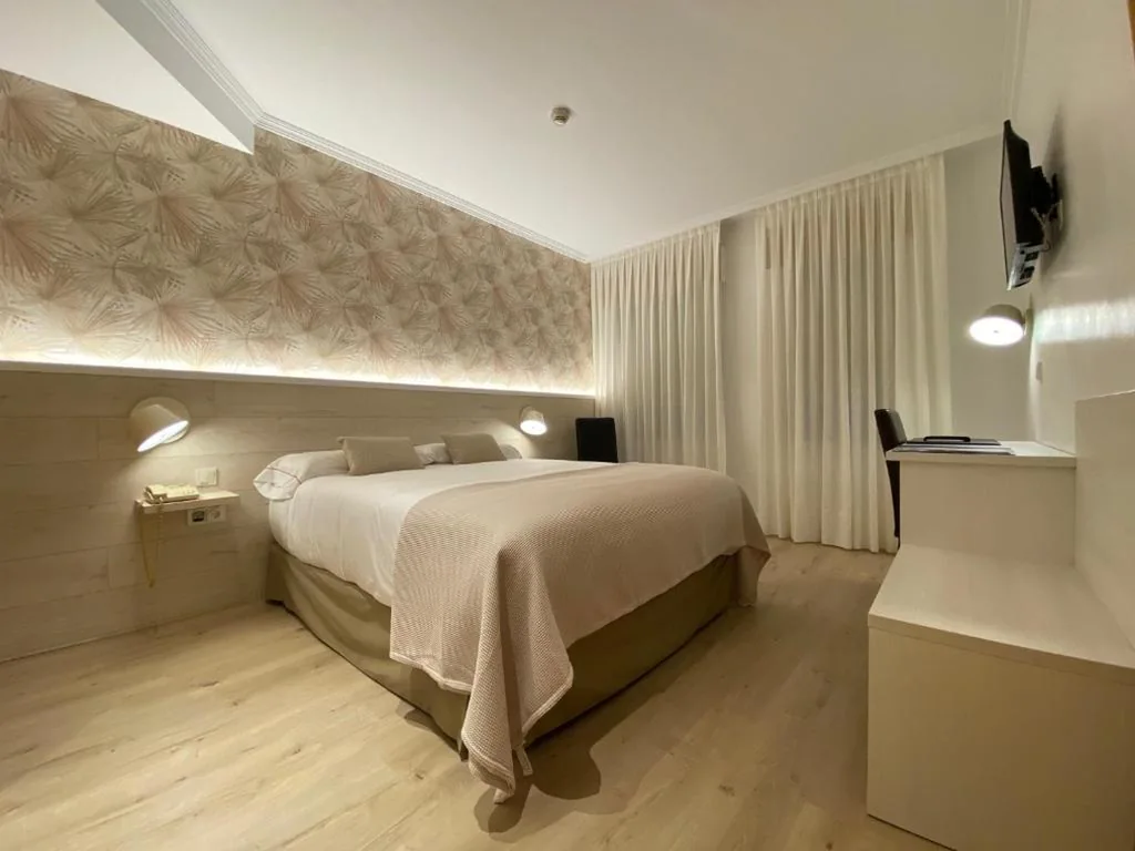 Chambre familiale standard — Hostal Paris