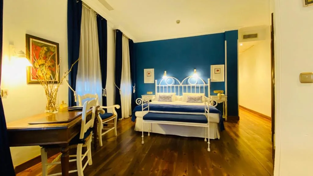 Suite Junior — Hostal Paris