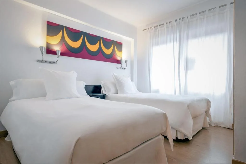 Habitación Doble - 2 camas — Hostal Parque Ibiza