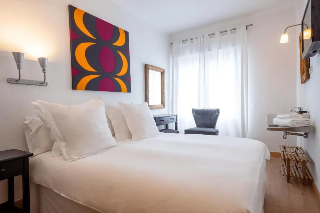 Habitación Individual con baño externo — Hostal Parque Ibiza