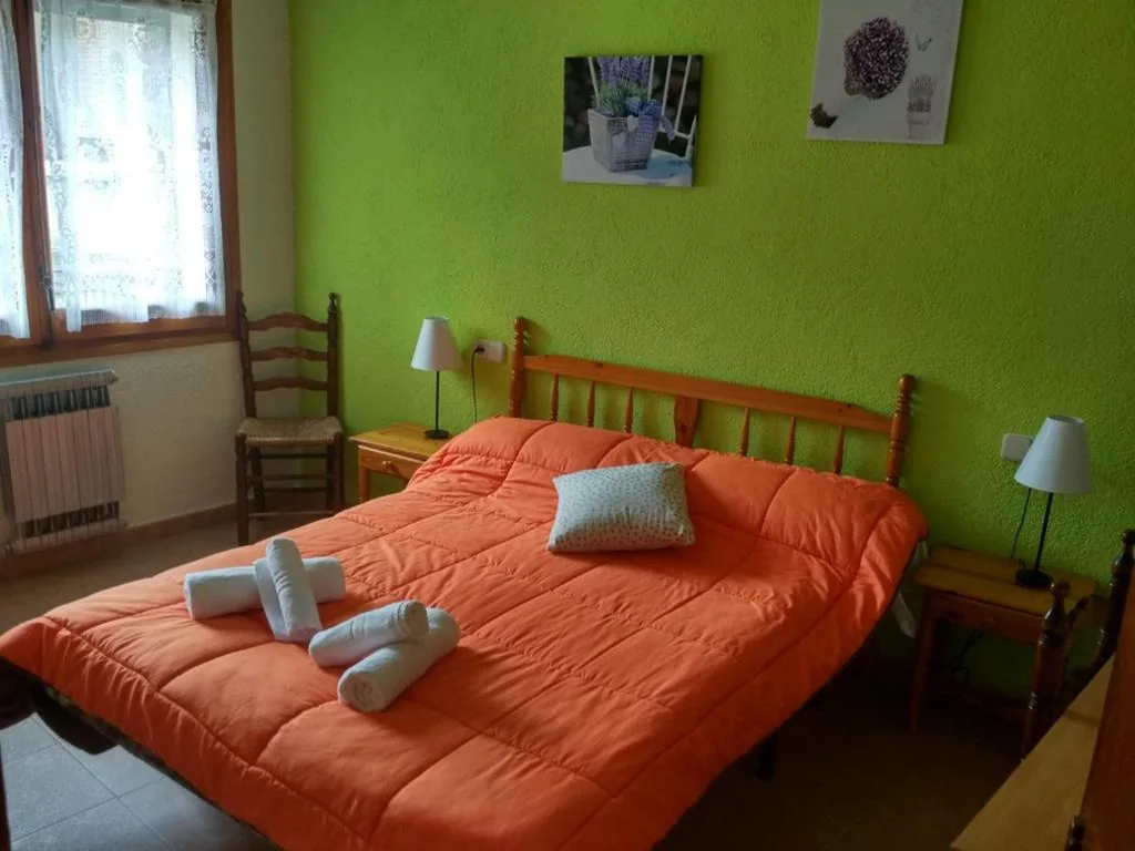 Tweepersoonskamer - 1 of 2 bedden — Hostal Pas De La Pera