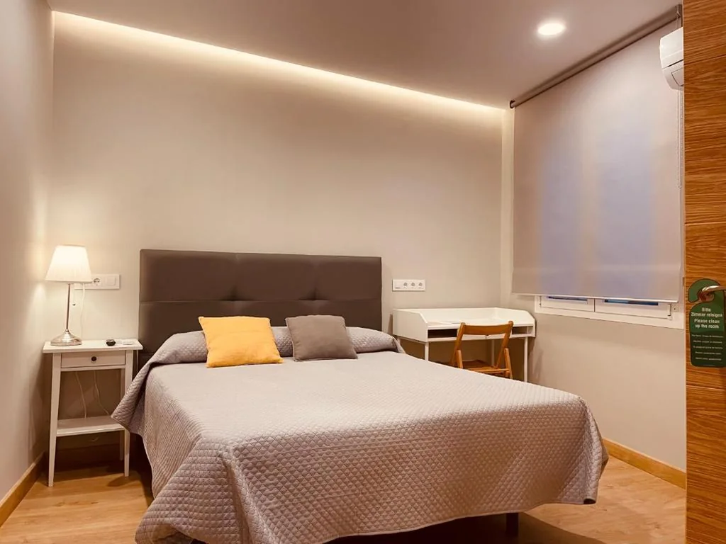 Tweepersoonskamer met eigen badkamer - 1 of 2 bedden — Hostal Patria Madrid