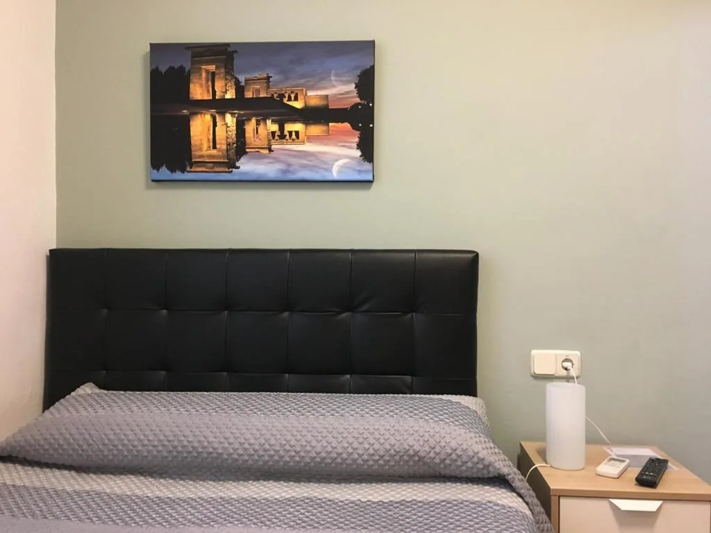 Eenpersoonskamer met eigen badkamer — Hostal Patria Madrid