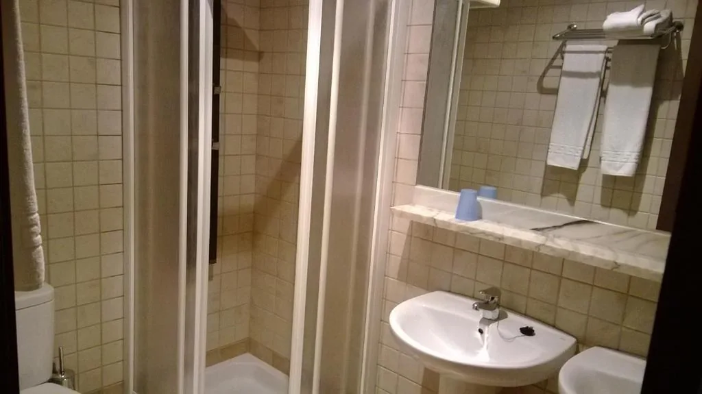 Habitación Cuádruple Estándar — Hostal Patrón
