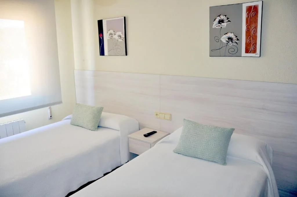 Camera Doppia con 2 letti — Hostal Paz