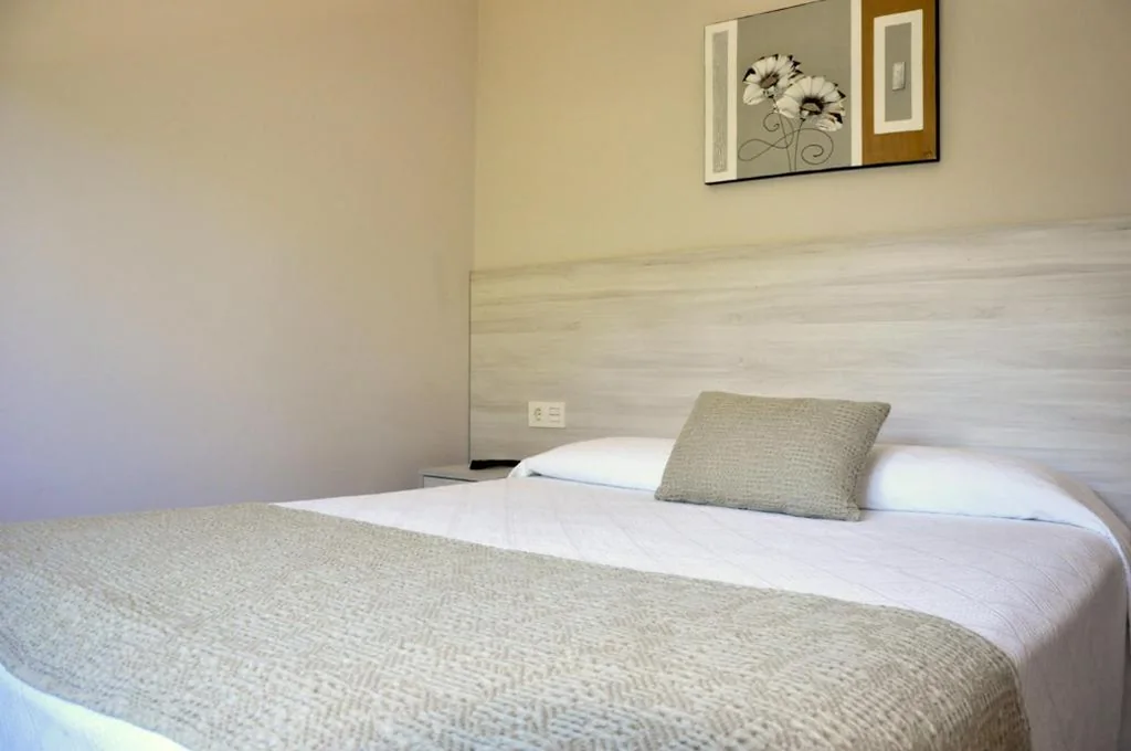 Camera Doppia Piccola con 1 o 2 letti — Hostal Paz