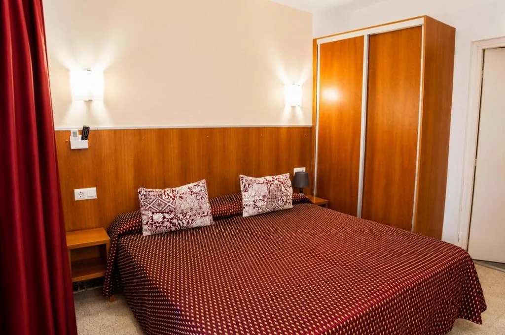 Tweepersoonskamer met balkon — Hostal - Pensión El Amigo