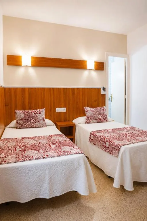 Budget tweepersoonskamer - 1 of 2 bedden — Hostal - Pensión El Amigo