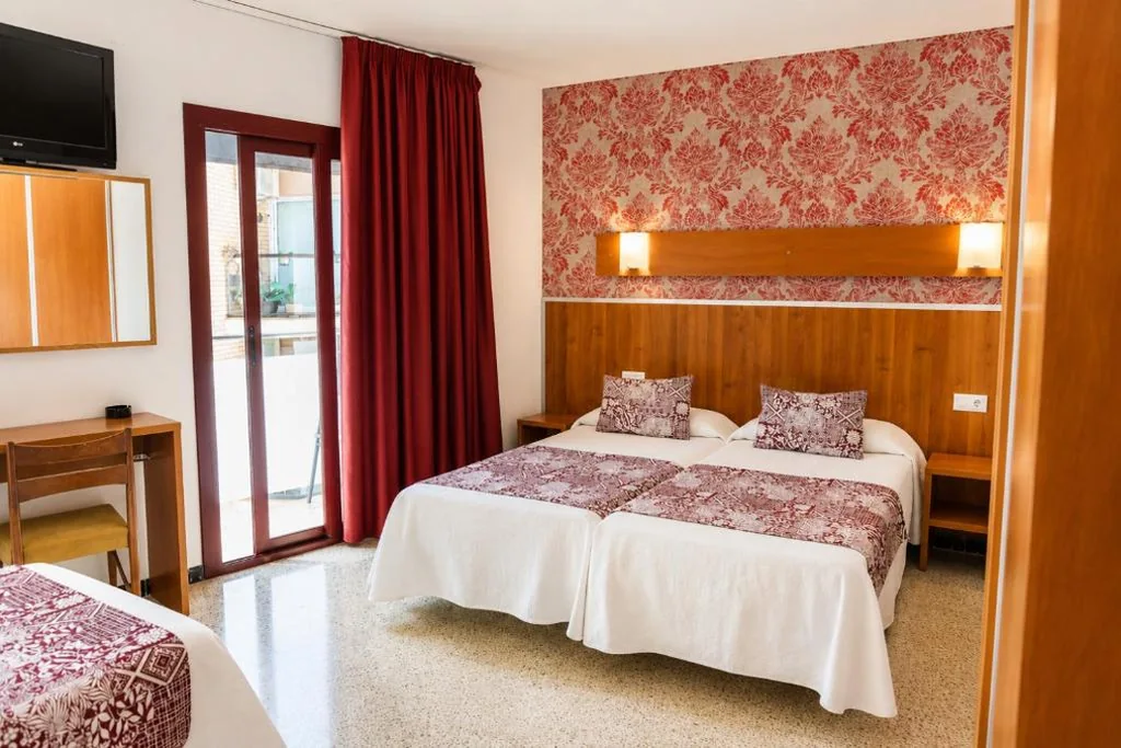 Driepersoonskamer met balkon — Hostal - Pensión El Amigo